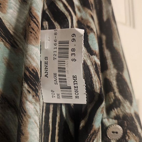 Top - Picture 2 of 3